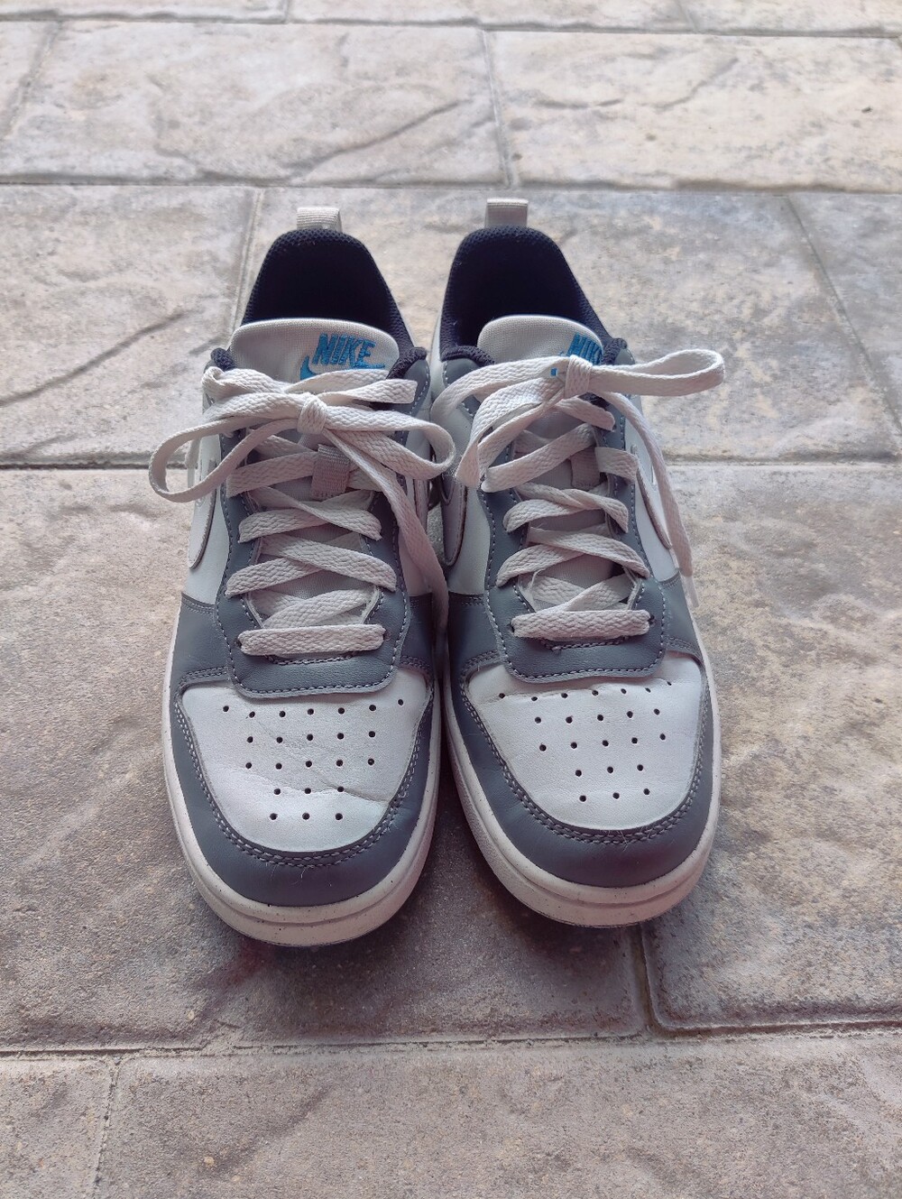 Nike Dunk Boy Low-Top White Gray  and Baby  Blue Sneakers Size 4.5y - Picture 2 of 6